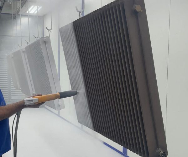 peinture-en-cabine-application-primer-radiateurs-couleur-metal